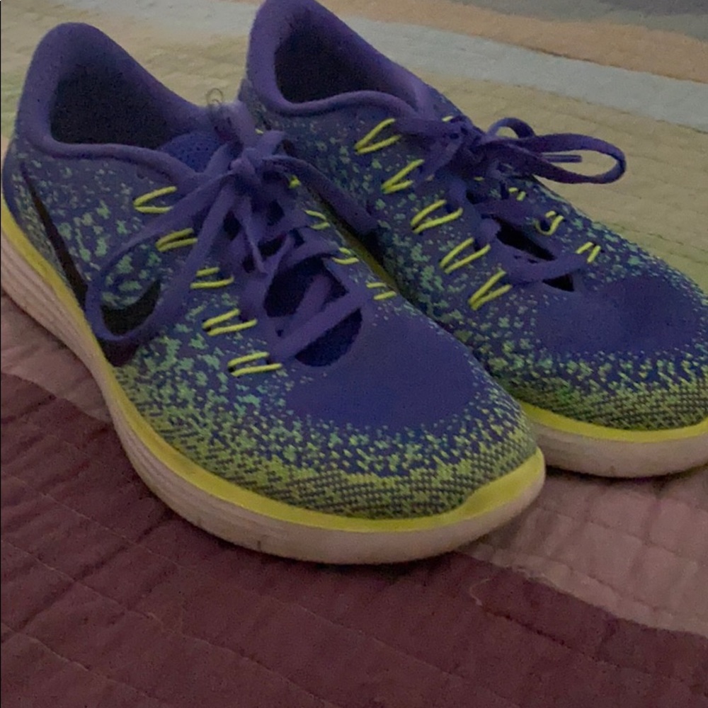 Womens Nike running shoe